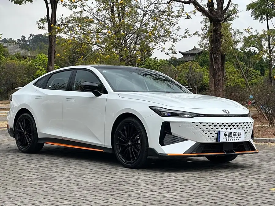 شانجان UNI-V 2024 1.5T النسخة الرياضية الفاخرة