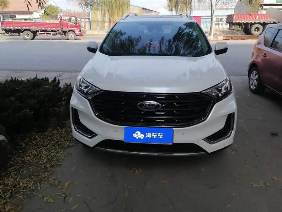 2021 Ford Edge PLUS EcoBoost 245 Two-Wheel Drive Luxury 7-Seater
