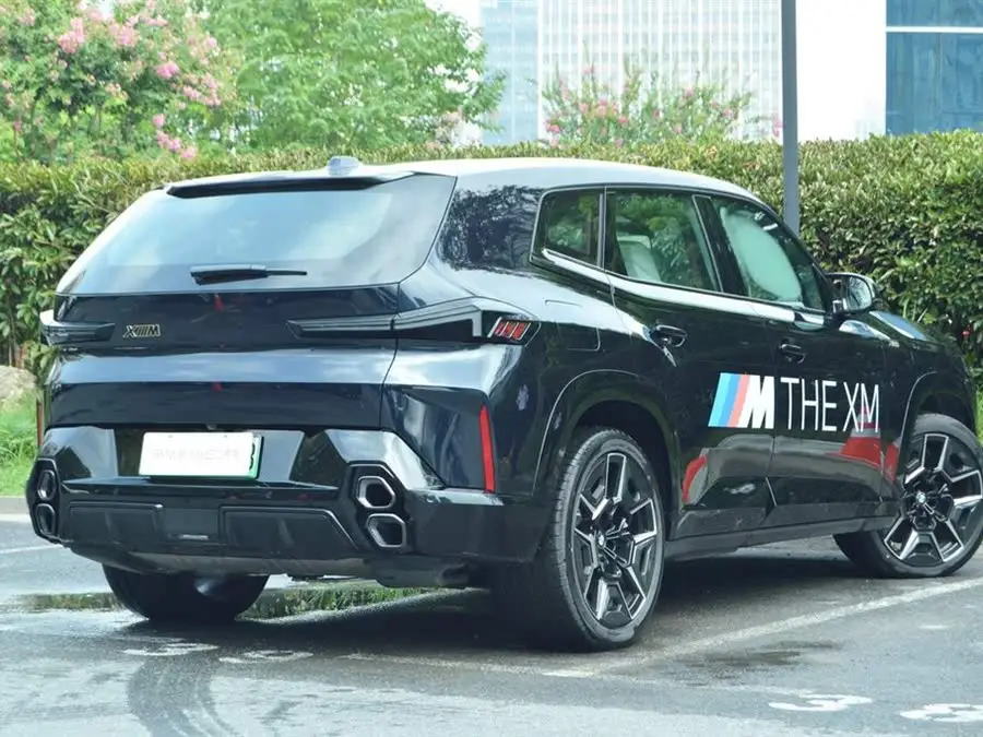 بي إم دبليو XM 2023 الطراز الأساسي