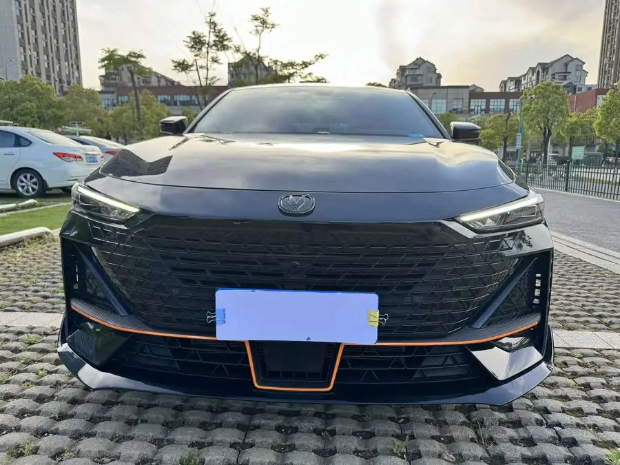 شانغن UNI-V 2023 1.5T نسخة رياضية