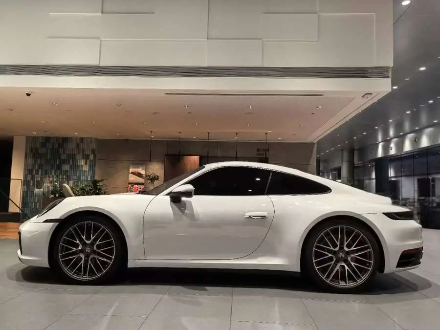 بورش 911 2023 كاريرا 3.0T