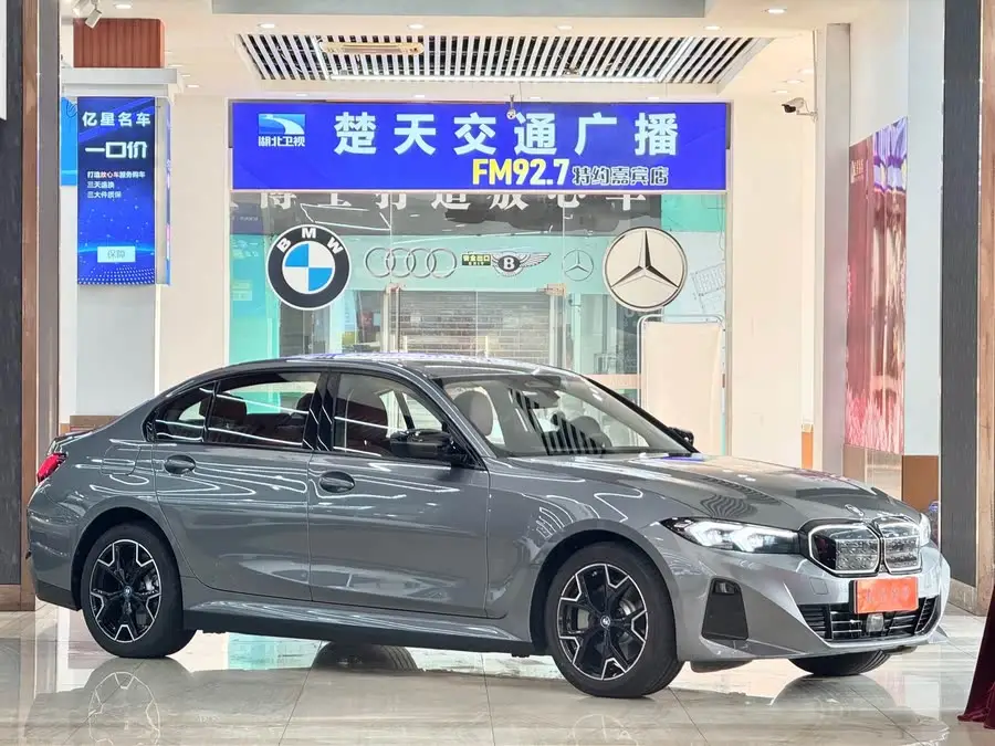 بي إم دبليو i3 2023 eDrive 40 L مجموعة الليل