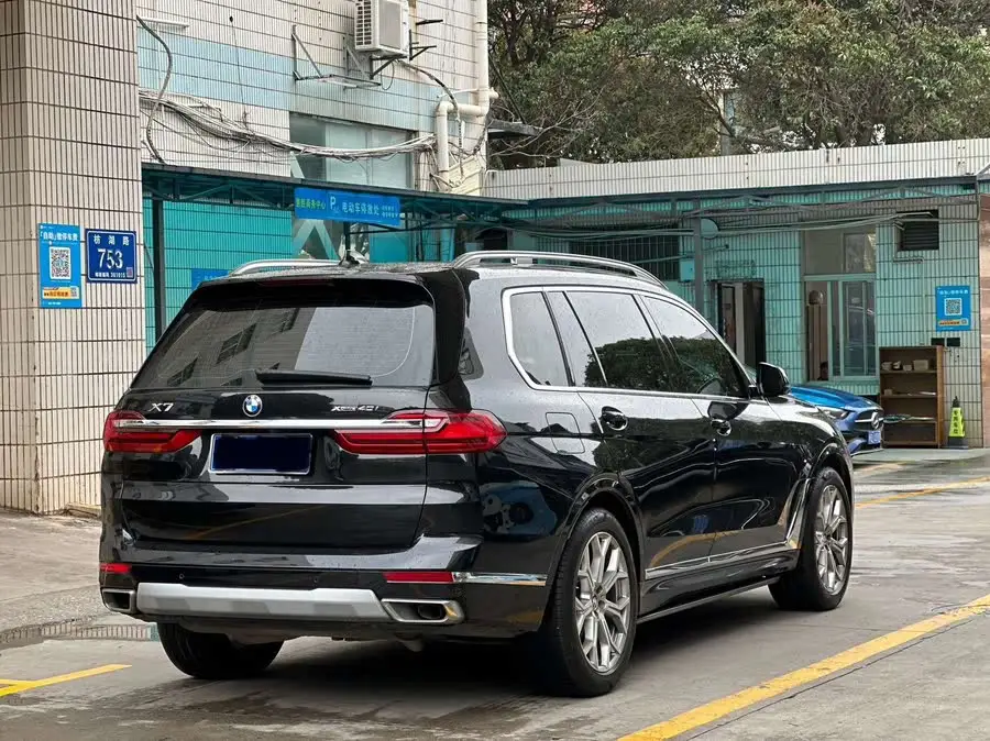 بي إم دبليو X7 2022 طراز xDrive40i حزمة فاخرة