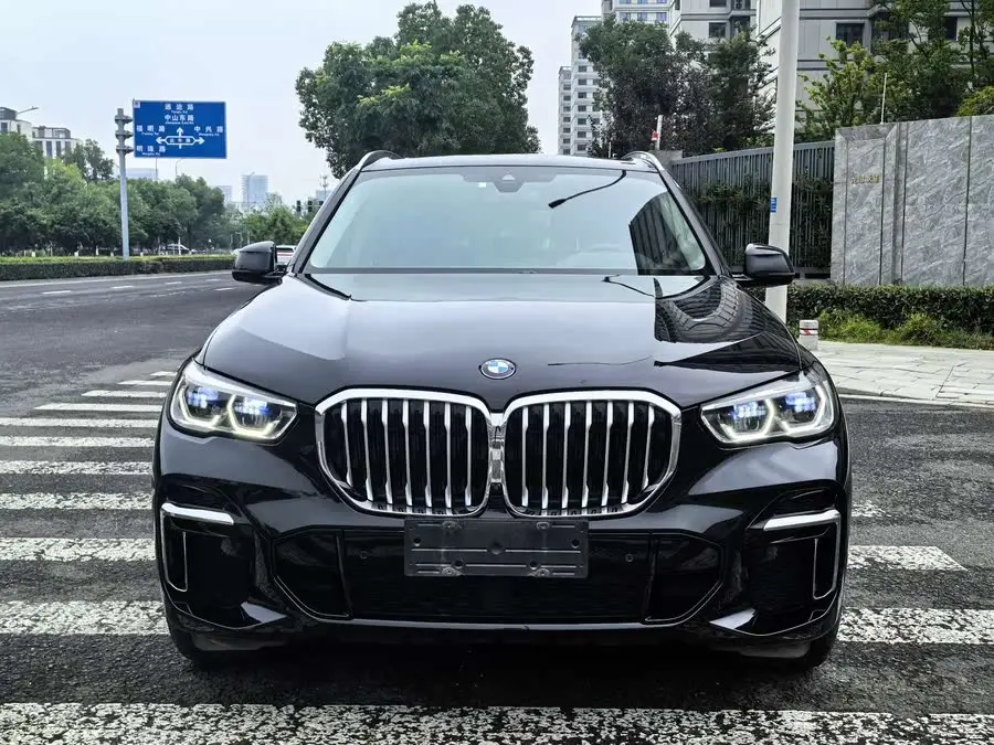 بي إم دبليو X5 2022 xDrive 30Li حزمة M الرياضية الحصرية
