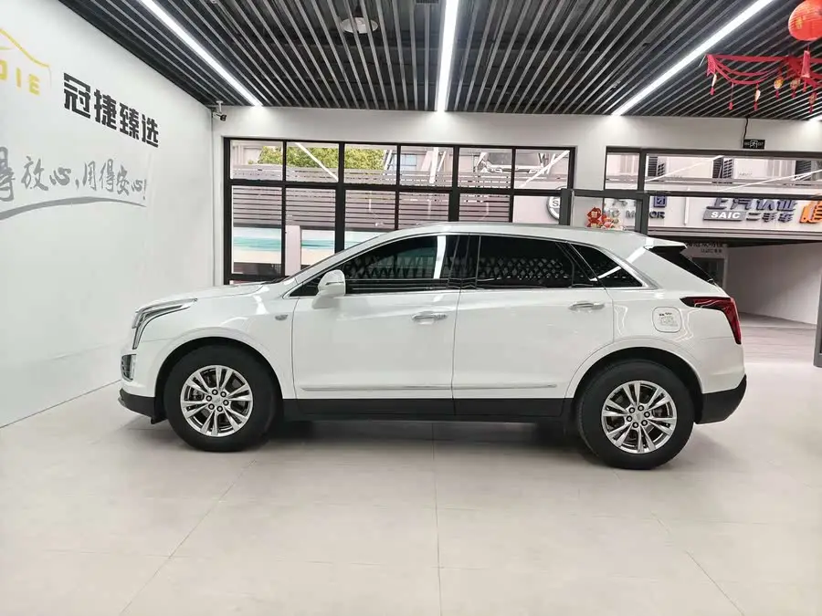 كاديلاك XT5 2021 2.0T فخمة دفع أمامي