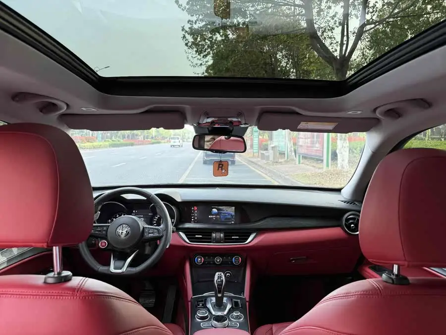 2021 Stelvio 2.0T 280HP Luxury Sport Version