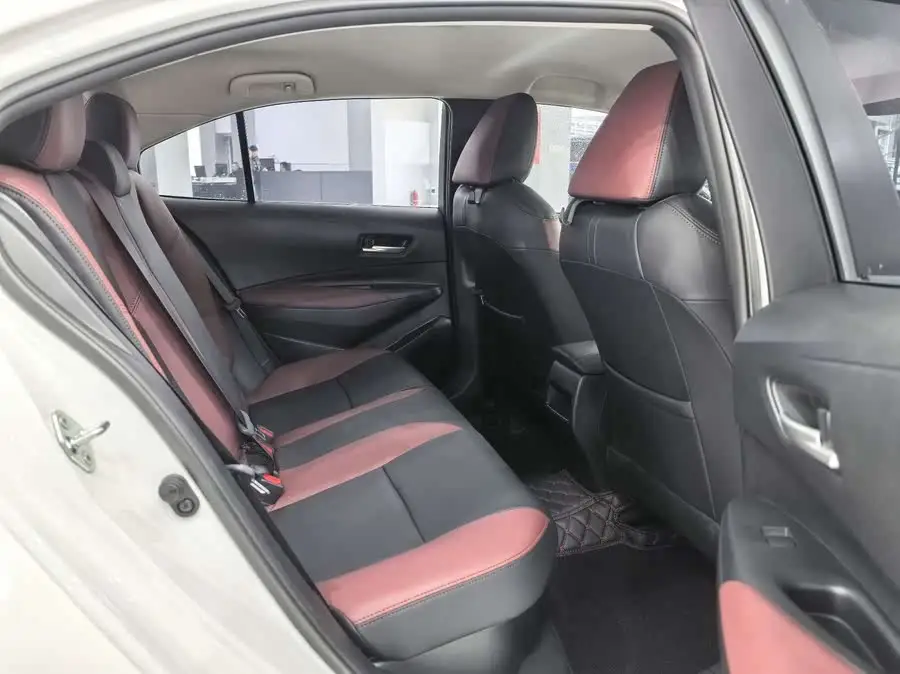 كورولا 2022 النسخة الرائدة بمحرك مزدوج 1.8 لتر E-CVT