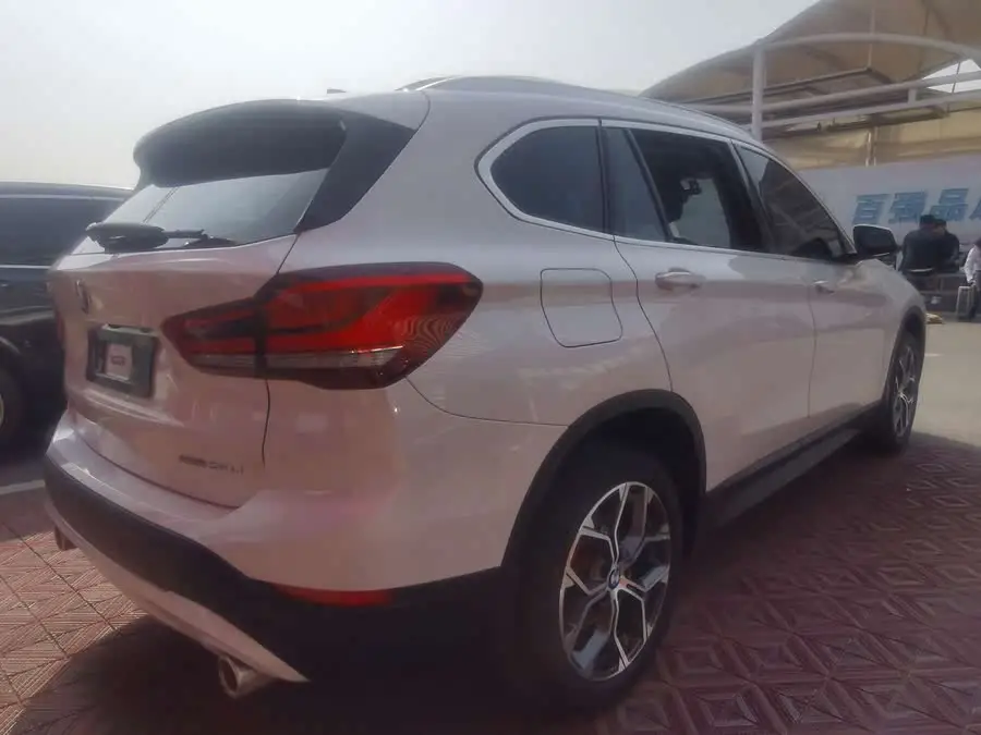 بي ام دبليو X1 2021 sDrive25Li النسخة الرائدة