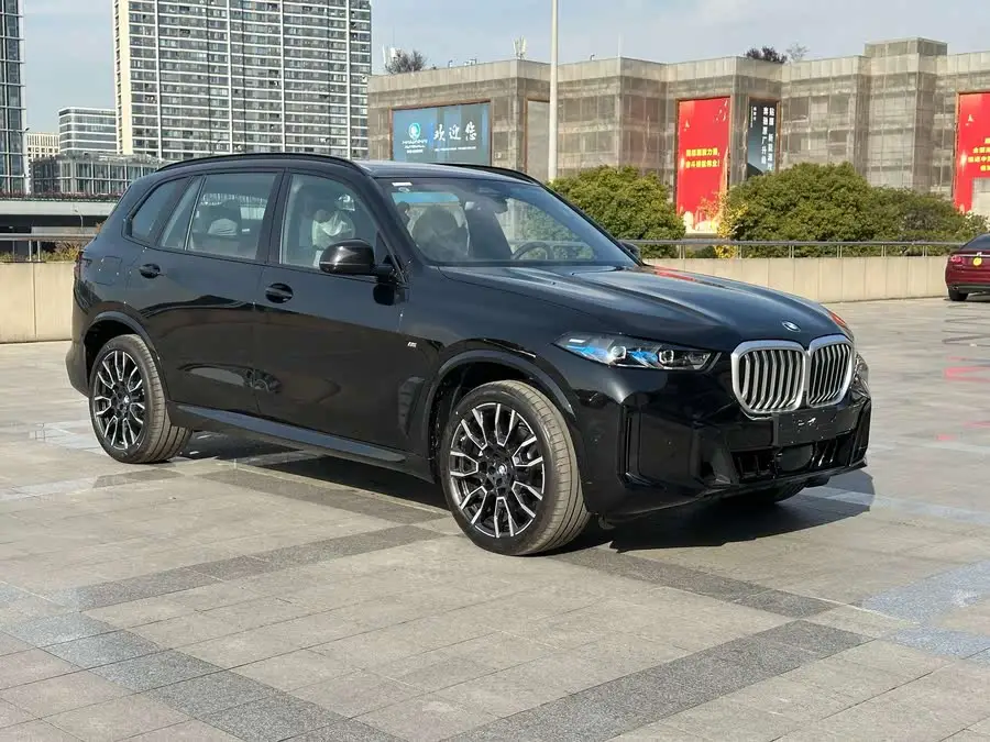 BMW X5 2023 xDrive 40Li M Sport Blackout Package