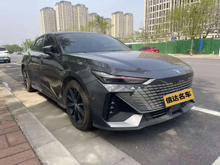 Changan UNI-V 2022 1.5T Smart Navigation Edition