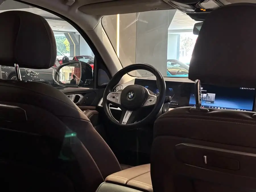 بي إم دبليو X5 2023 xDrive 30Li حزمة M الرياضية الفاخرة