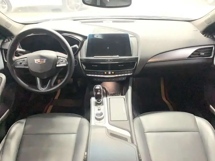 كاديلاك CT5 2023 28T فاخرة (الإصدار القياسي)