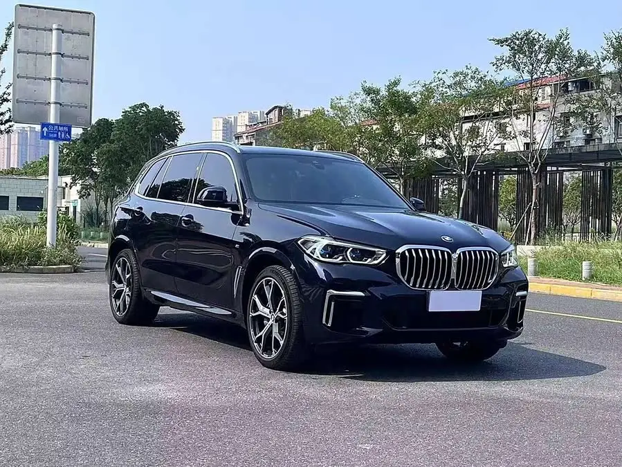 بي إم دبليو X5 2022 xDrive 40Li حزمة رياضية M