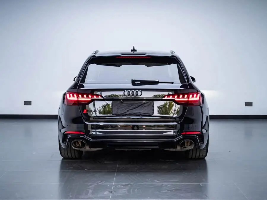 أودي RS 4 2022 RS4 أفانت إصدار الذهب الداكن