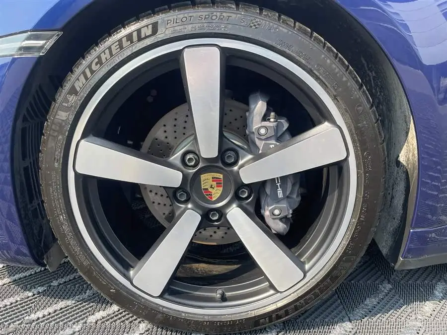 بورشه 911 2023 كاريرا 4 3.0T