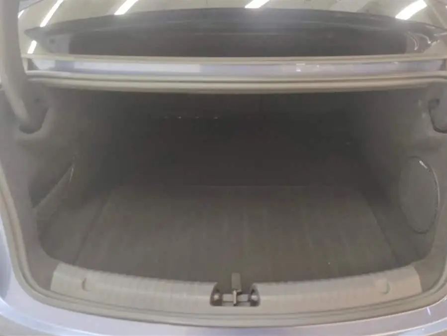 ختم طراز 2022 مدى طويل 700 كم نسخة دفع خلفي