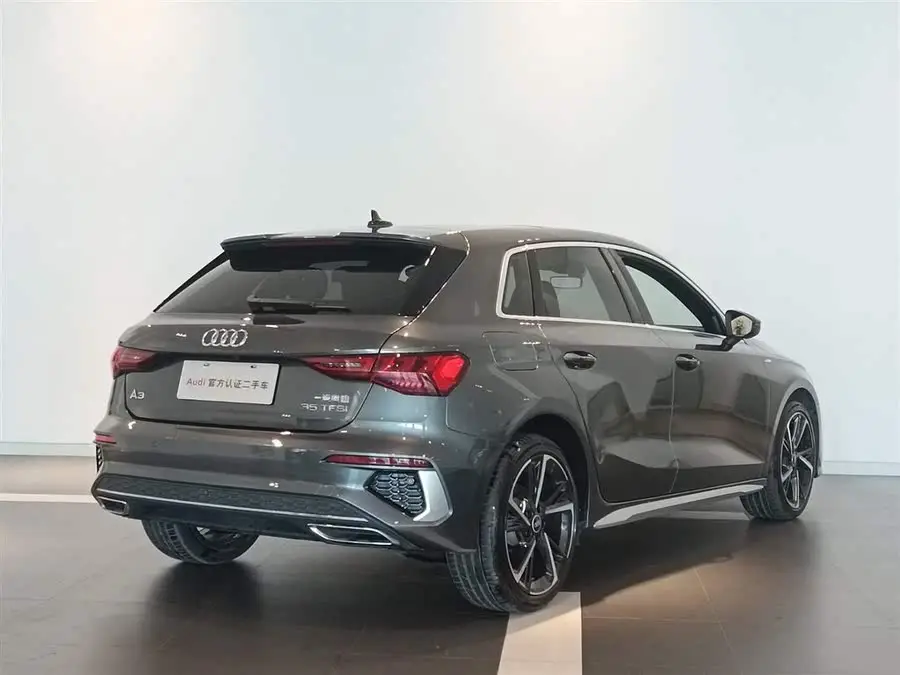 أودي A3 2023 سبورت باك 35 TFSI طراز الموضة الرياضية