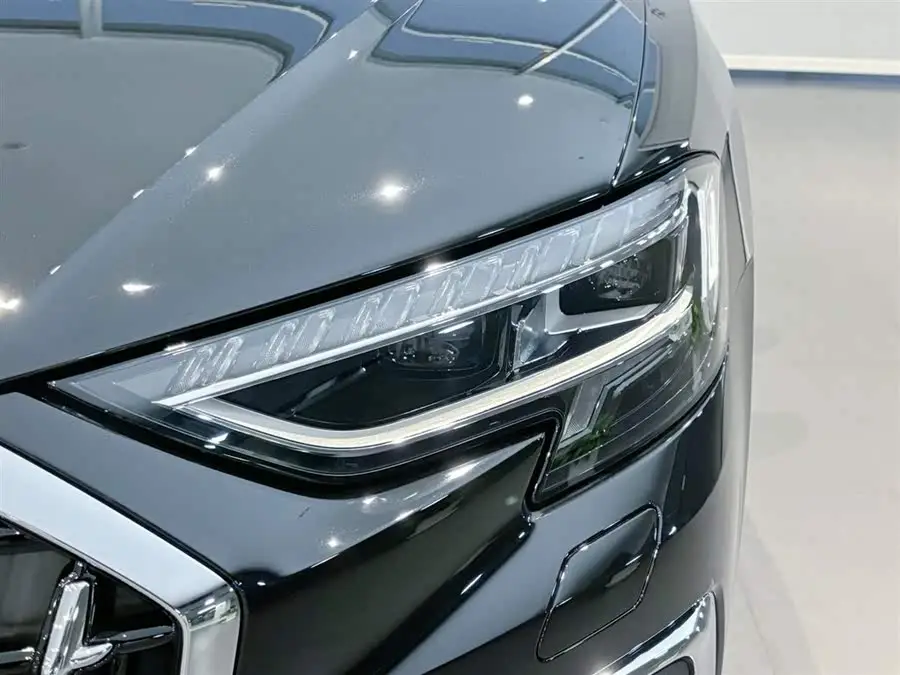 أودي A8 طراز 2025 A8L 45 TFSI كواترو فاخرة