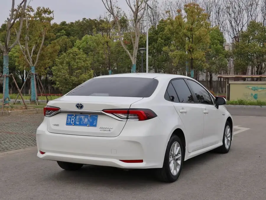 2021 تويوتا كورولا هايبرد 1.8 لتر E-CVT النسخة النخبة