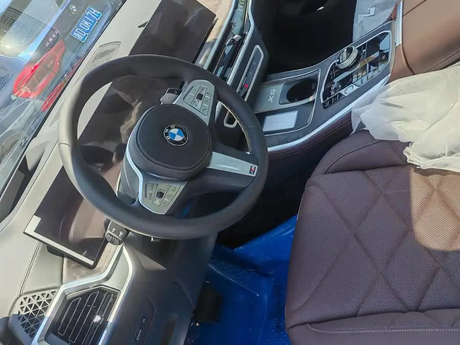 بي إم دبليو X5 2023 xDrive 30Li حزمة M الرياضية الليلية