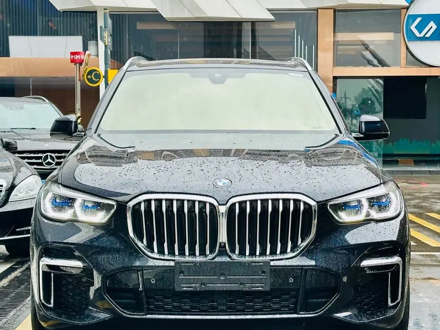 بي إم دبليو X5 2022 طراز مُحدَّث xDrive 40Li حزمة رياضية M