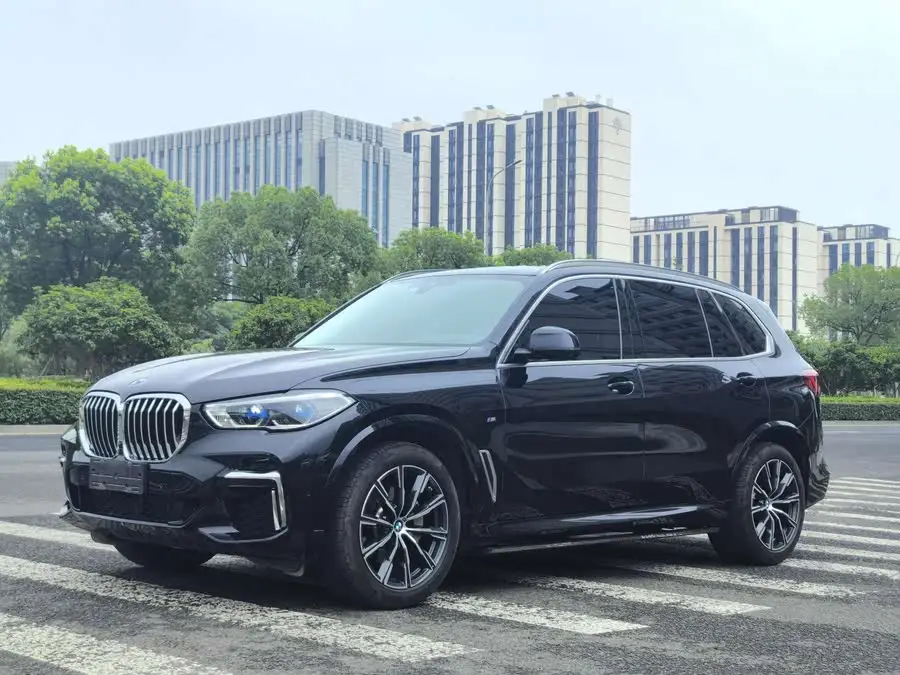 بي إم دبليو X5 2022 xDrive 30Li حزمة M الرياضية الحصرية