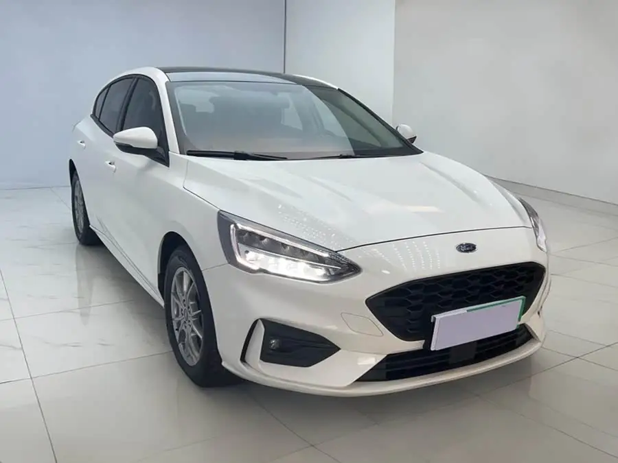 2021 فورد فوكس هاتشباك إيكوبوست 180 أوتوماتيكي