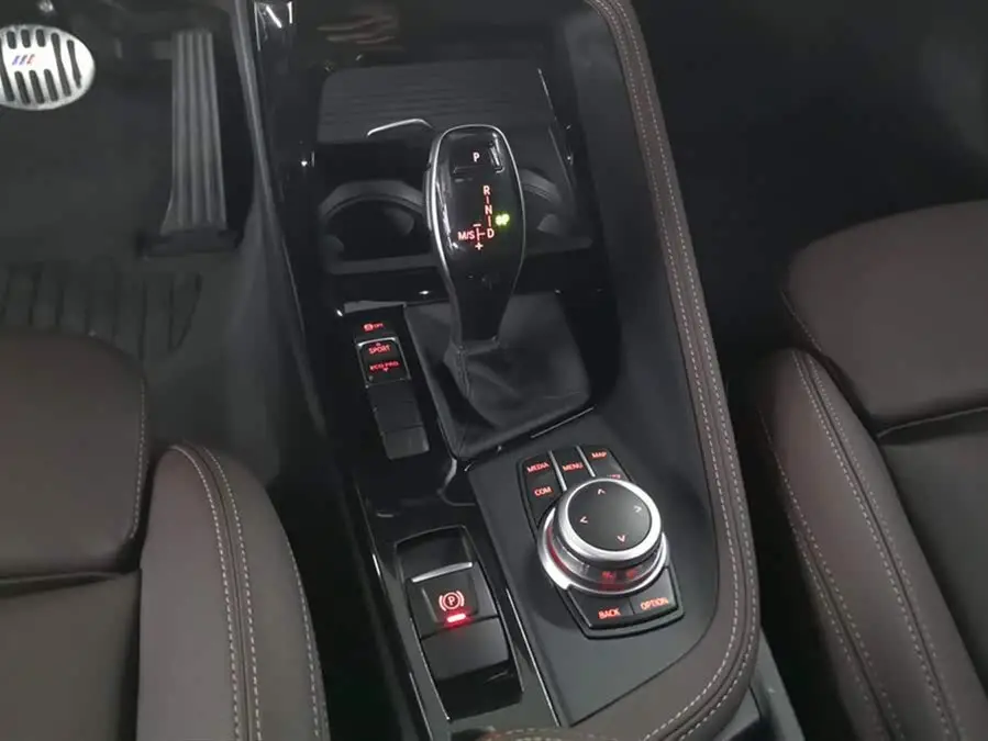 بي إم دبليو X1 2020 sDrive20Li إصدار الاستمتاع