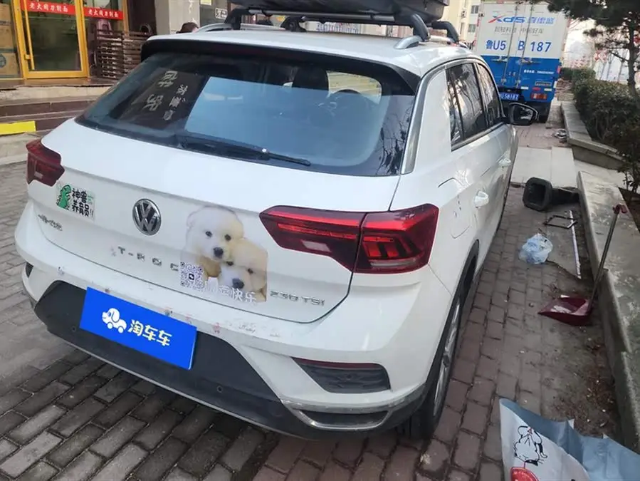 T-ROC 2020 طراز 230 TSI DSG دفع ثنائي مستوى الدخول