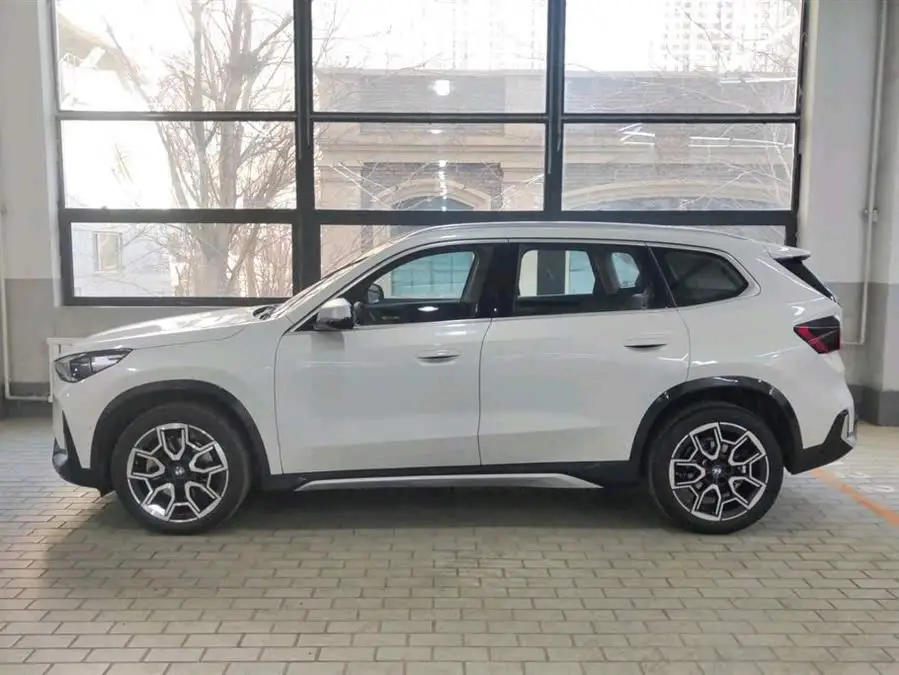 بي إم دبليو X1 2023 sDrive25Li حزمة تصميم X