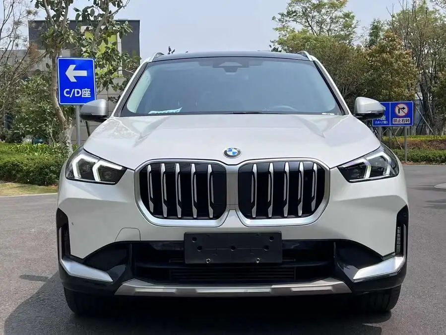 بي إم دبليو X1 2023 sDrive20Li X حزمة التصميم