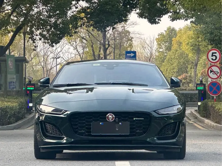 جاكوار F-TYPE 2021 P380 AWD V6 أسطورة المسار