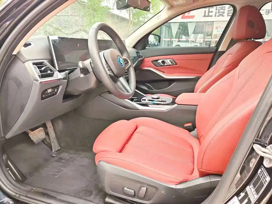 بي إم دبليو i3 2024 eDrive 35 L