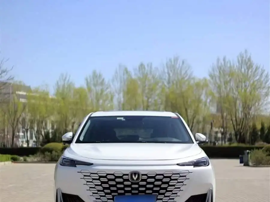 شانغهاي UNI-K 2021 2.0T التميز