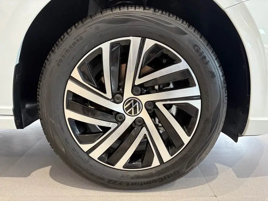 لاميدا 2024 300TSI DSG النسخة الكاملة تحت سماء النجوم