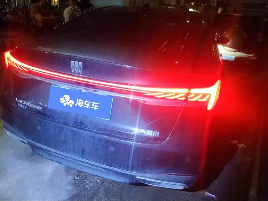 بيوك لاكروس 2023 28T بريميوم