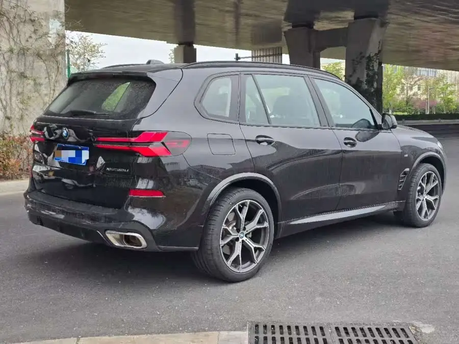 بي إم دبليو X5 2023 xDrive 30Li باقة M الرياضية الفاخرة ليلية