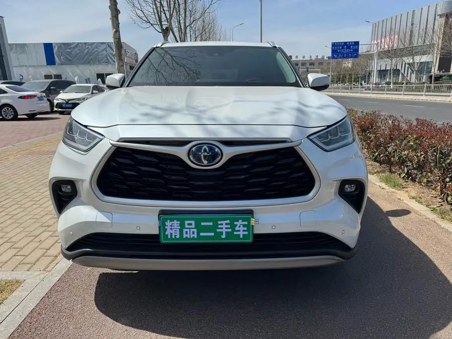 هايلاندر 2022 هايبرد 2.5 لتر دفع رباعي نسخة متميزة 7 مقاعد