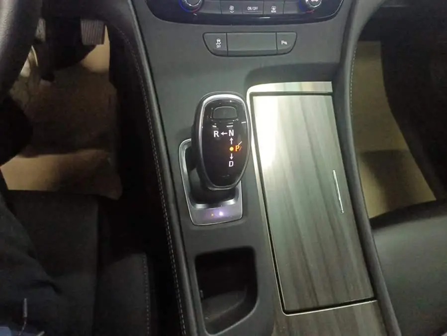 بيوك لاكروس 2021 552T فاخرة