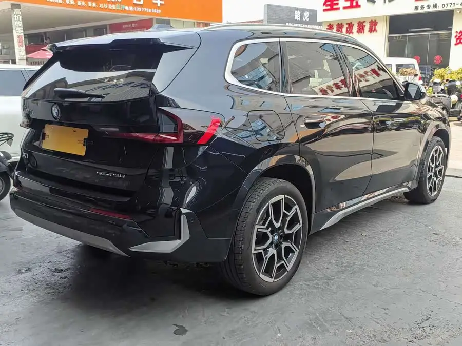 بي إم دبليو X1 2023 sDrive25Li حزمة تصميم X