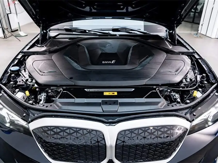 بي إم دبليو i3 2025 eDrive 35 L