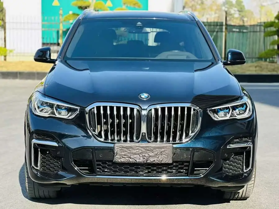 بي إم دبليو X5 2022 xDrive 40Li حزمة M الرياضية الحصرية
