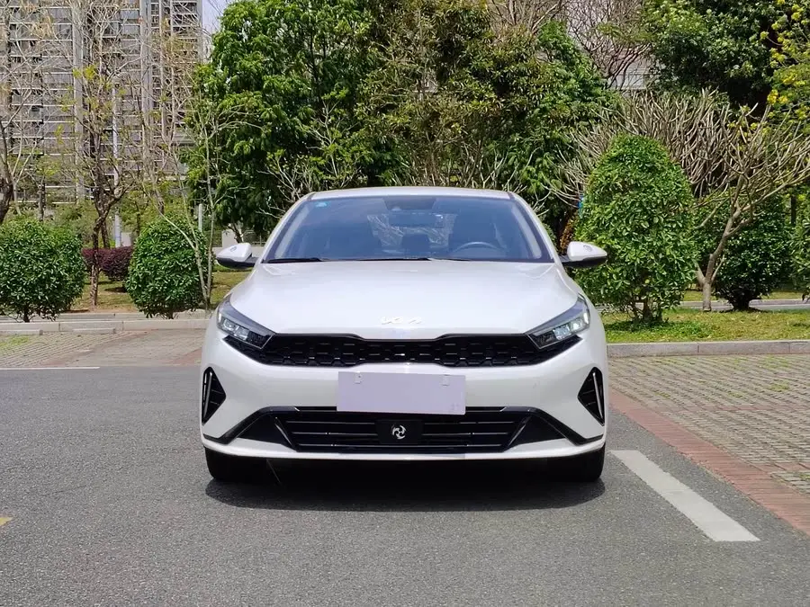 كيا K3 2023 نسخة بريميوم 1.5 لتر CVT