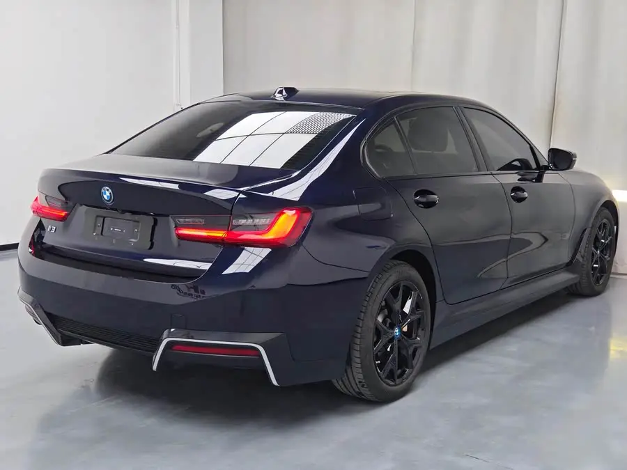 بي ام دبليو i3 2022 eDrive 35 L