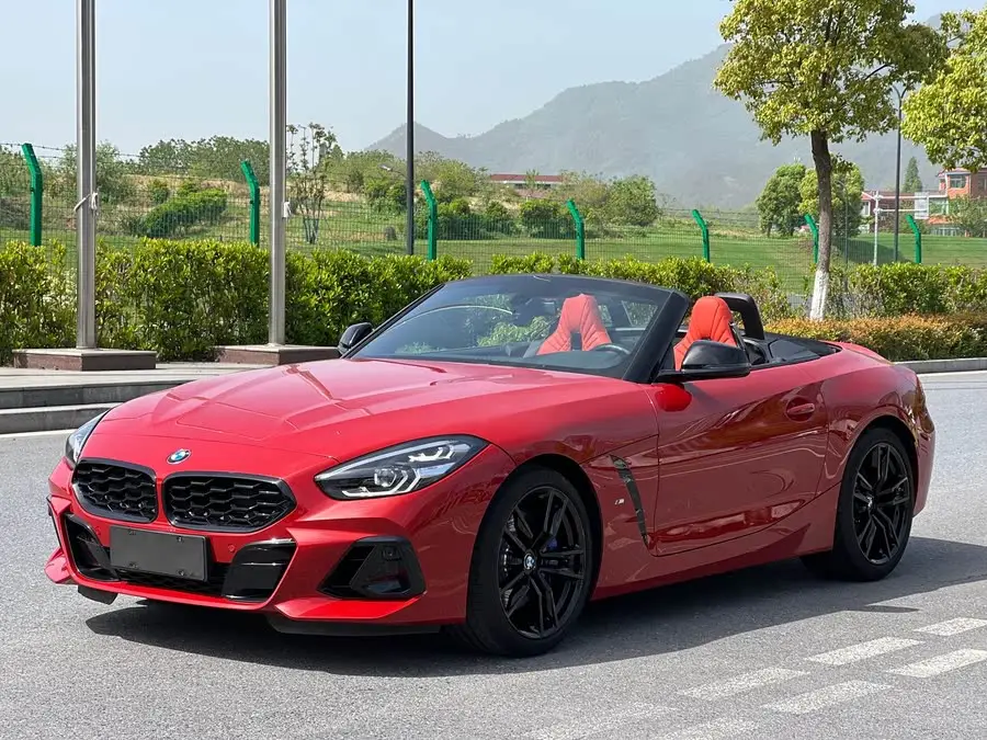 بي إم دبليو Z4 2023 sDrive 25i حزمة رياضية مميزة ليلية