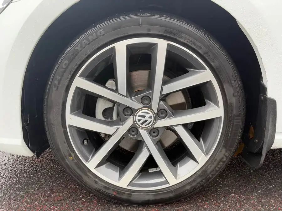 جولف 2020 إصدار الحب 280TSI DSG مريح