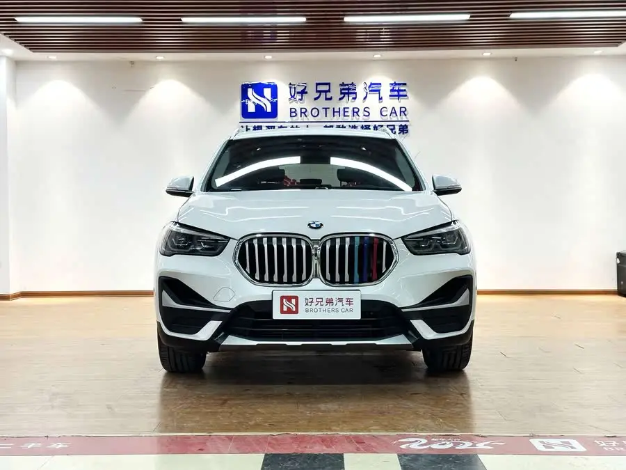 بي إم دبليو X1 2022 sDrive20Li الحصرية