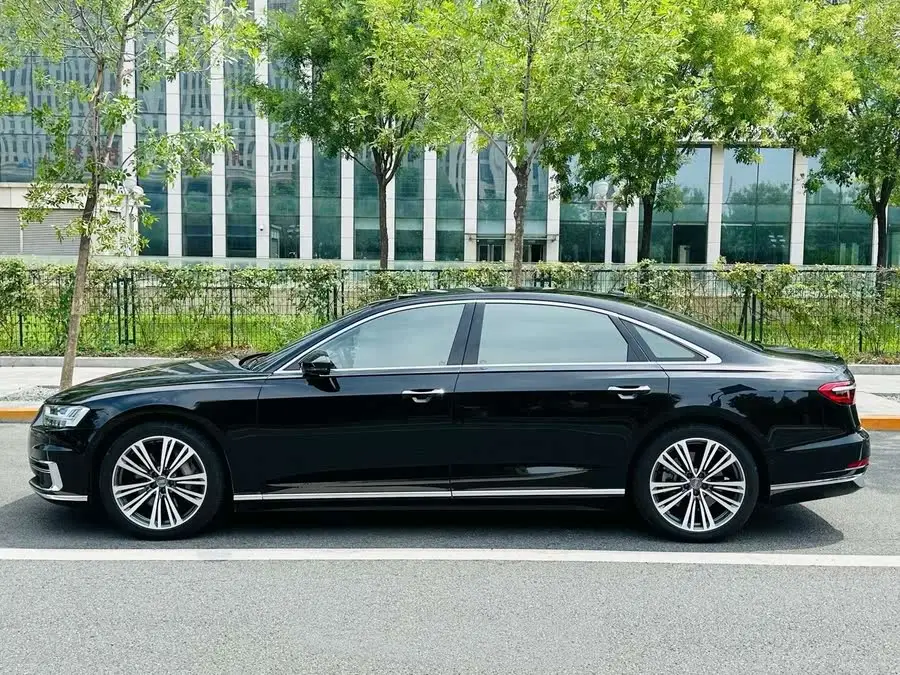 أودي A8 طراز 2022 A8L 55 TFSI كواترو النسخة الفاخرة لجمع التذكارات