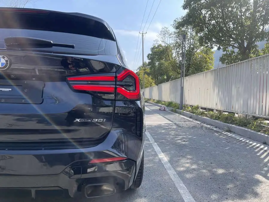 2022 BMW X3 xDrive30i Leading M Night Package