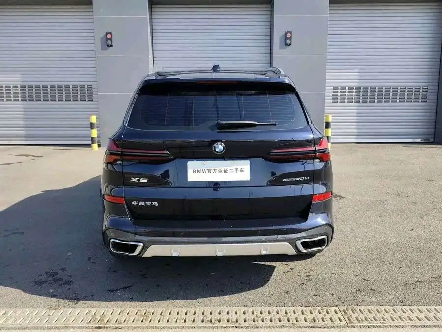 بي إم دبليو X5 2023 xDrive 30Li مجموعة رياضية M